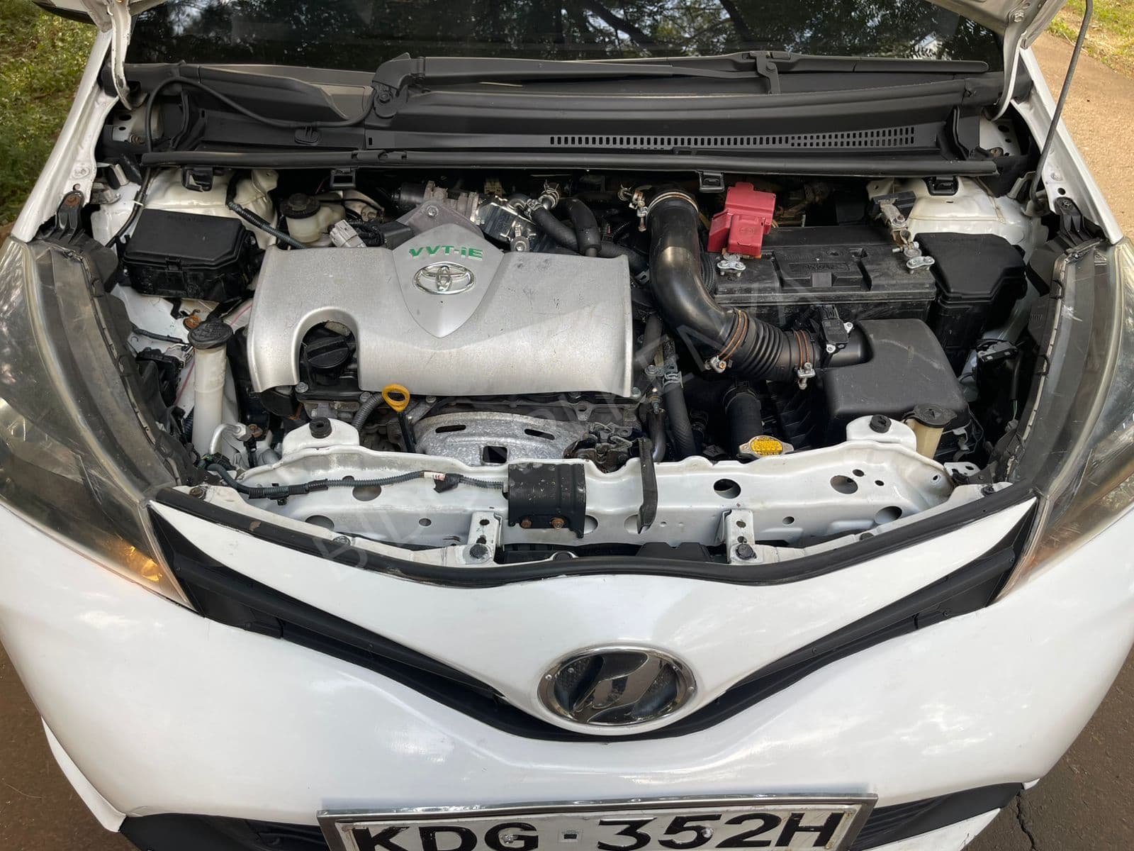 2014 Toyota Vitz 1.5L Petrol Hatchback, photo 6