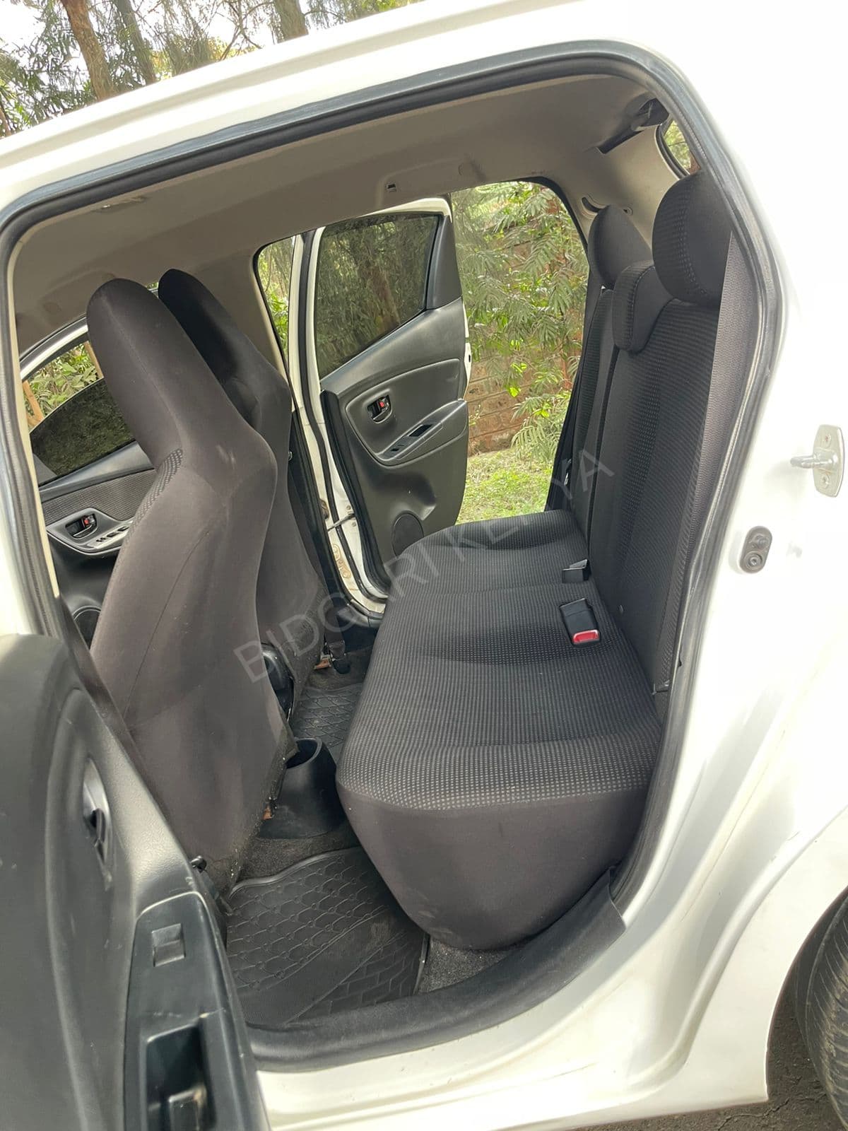 2014 Toyota Vitz 1.5L Petrol Hatchback, photo 8