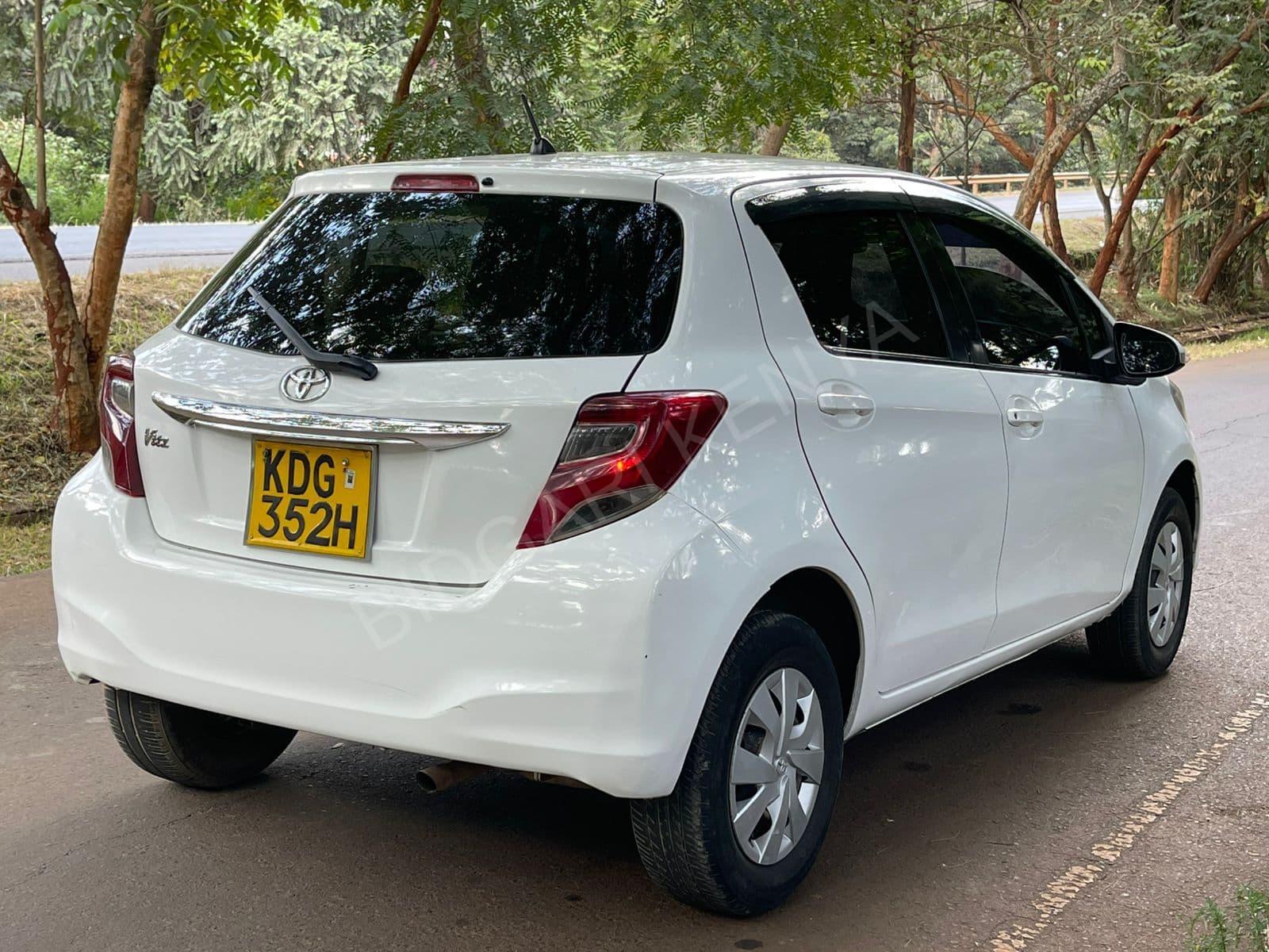 2014 Toyota Vitz 1.5L Petrol Hatchback, photo 4