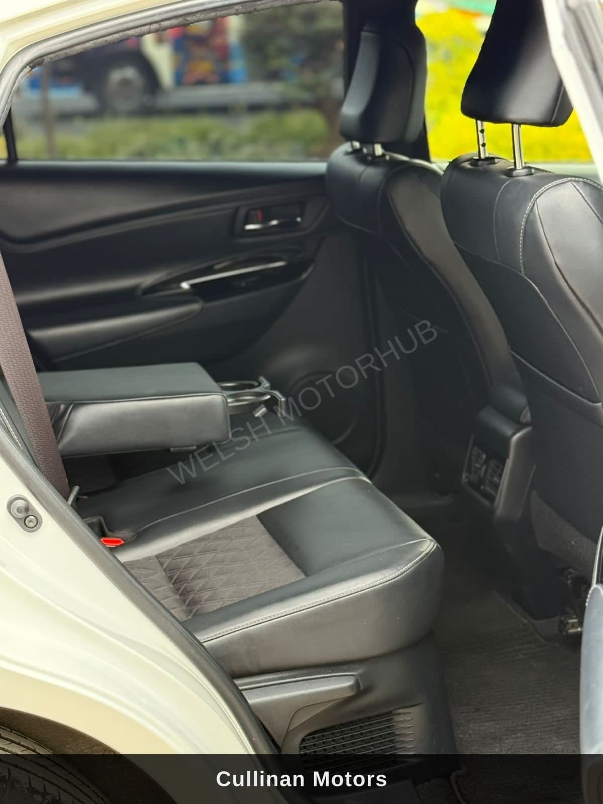 2020 Toyota Harrier for Sale Kenya KSh 3.8M thumbnail 6