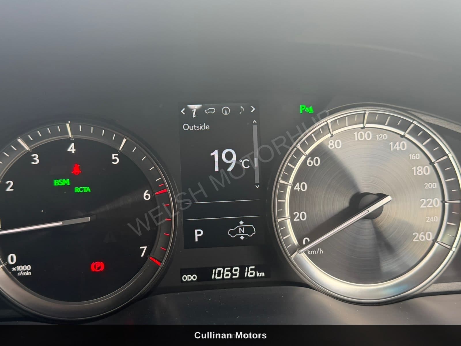 2016 Lexus LX570 for Sale Kenya KSh 8M photo 13