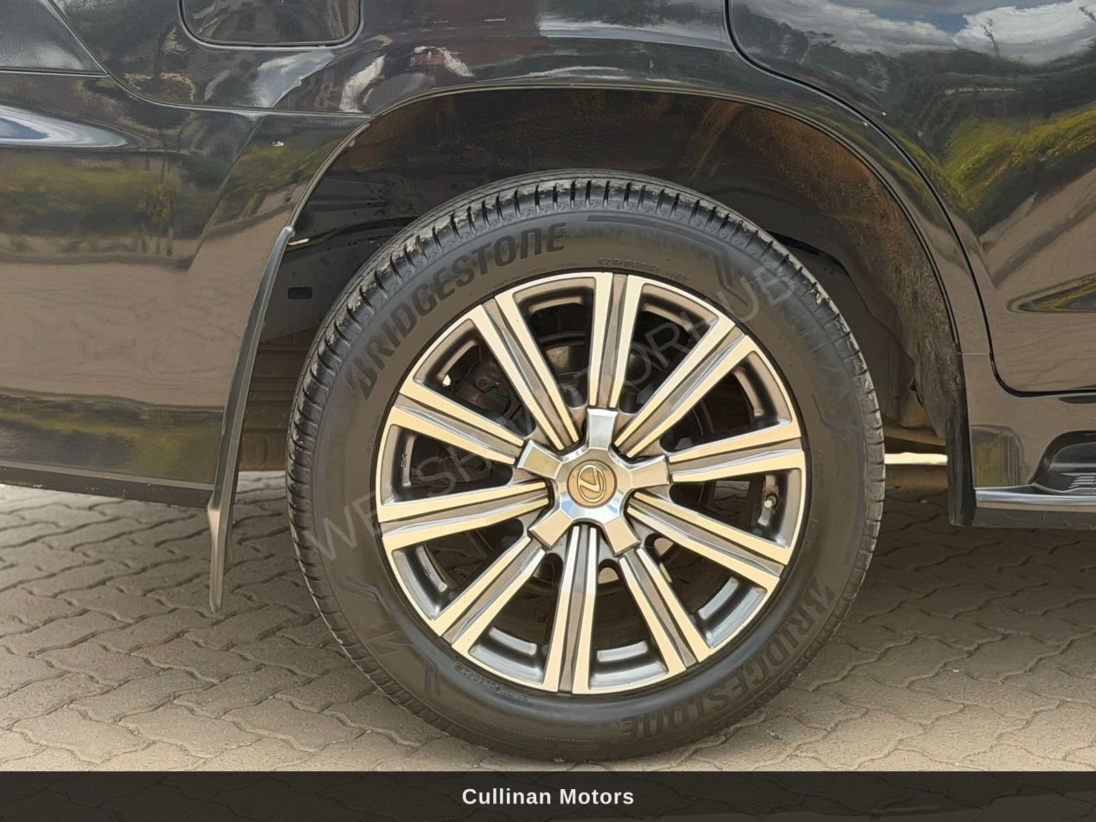2016 Lexus LX570 for Sale Kenya KSh 8M thumbnail 4
