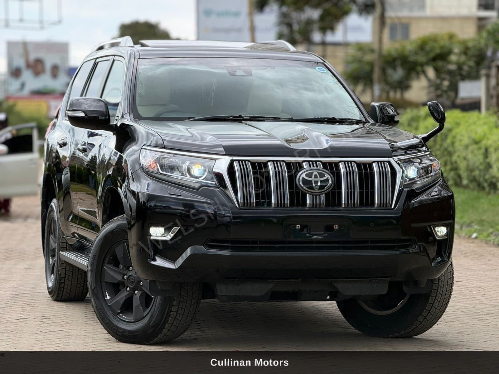 Toyota Land Cruiser ( Prado TX-L )