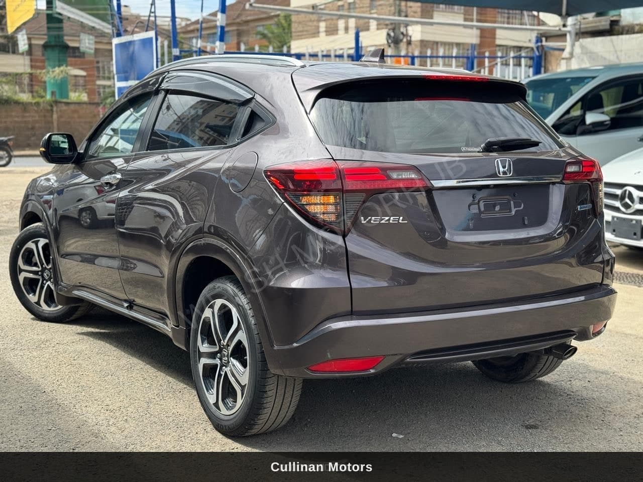 2018 Honda Vezel Z SENSING PACKAGE for Sale Kenya KSh 2.7M thumbnail 6