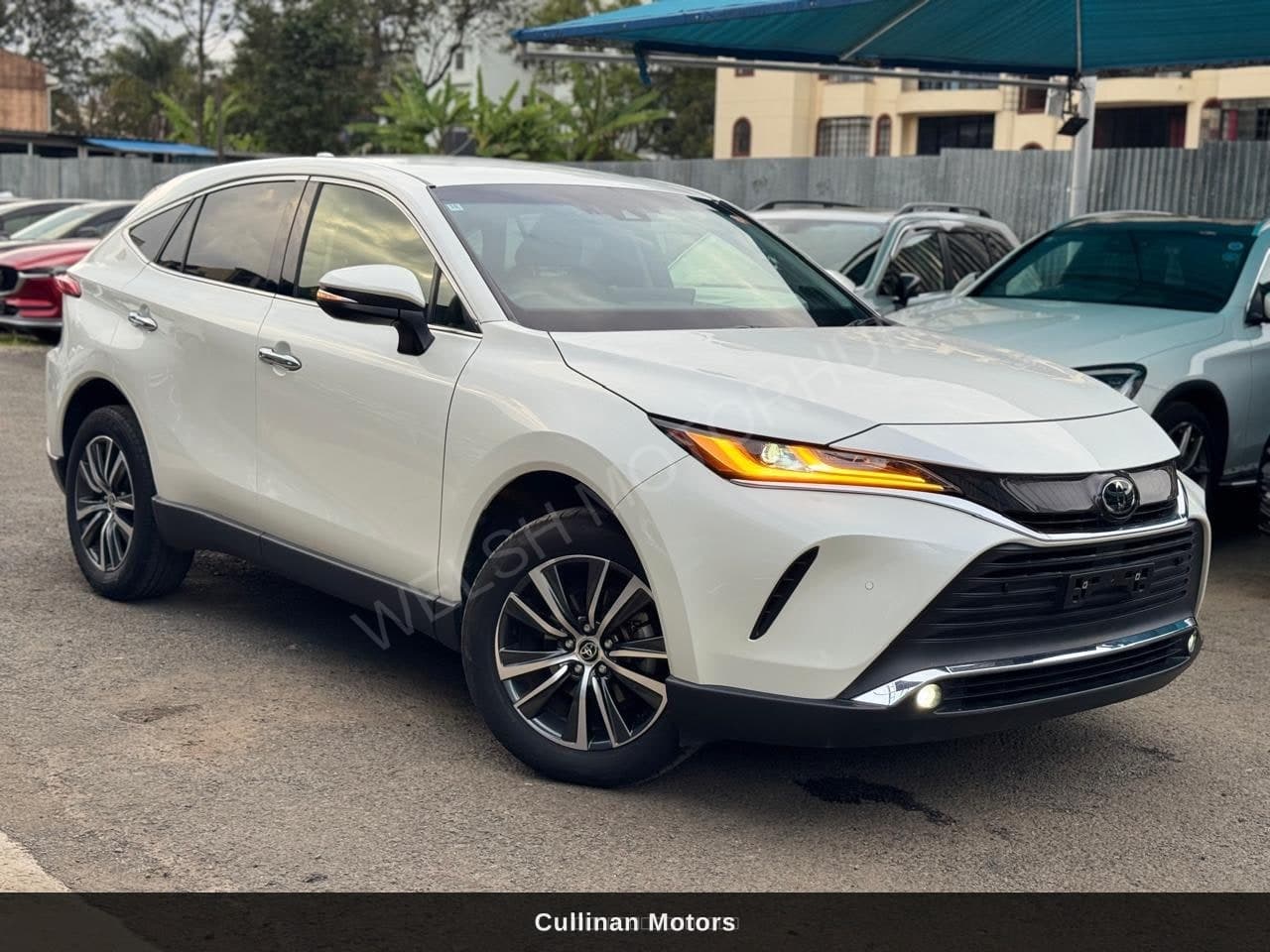 2020 Toyota Harrier Z for Sale Kenya KSh 4.7M thumbnail 3