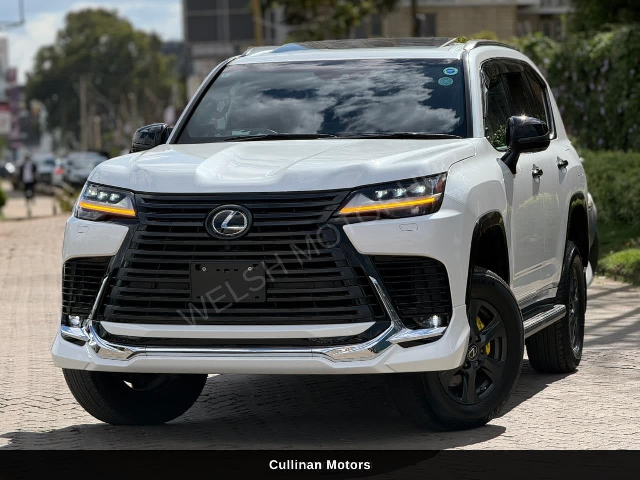 Lexus LX ( 600 )