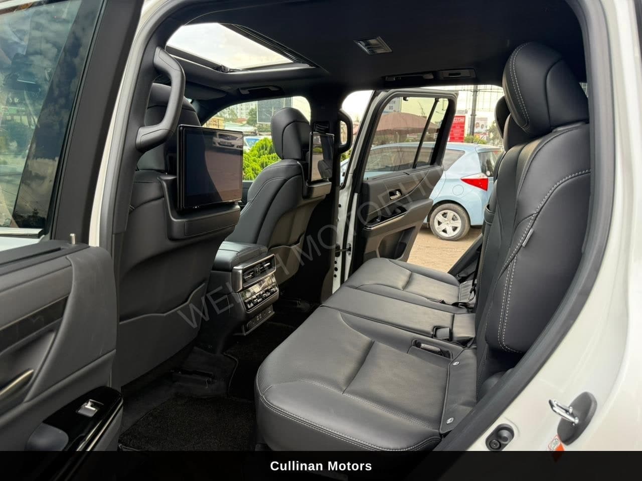 2023 Lexus LX 600 for Sale Kenya KSh 25M photo 5