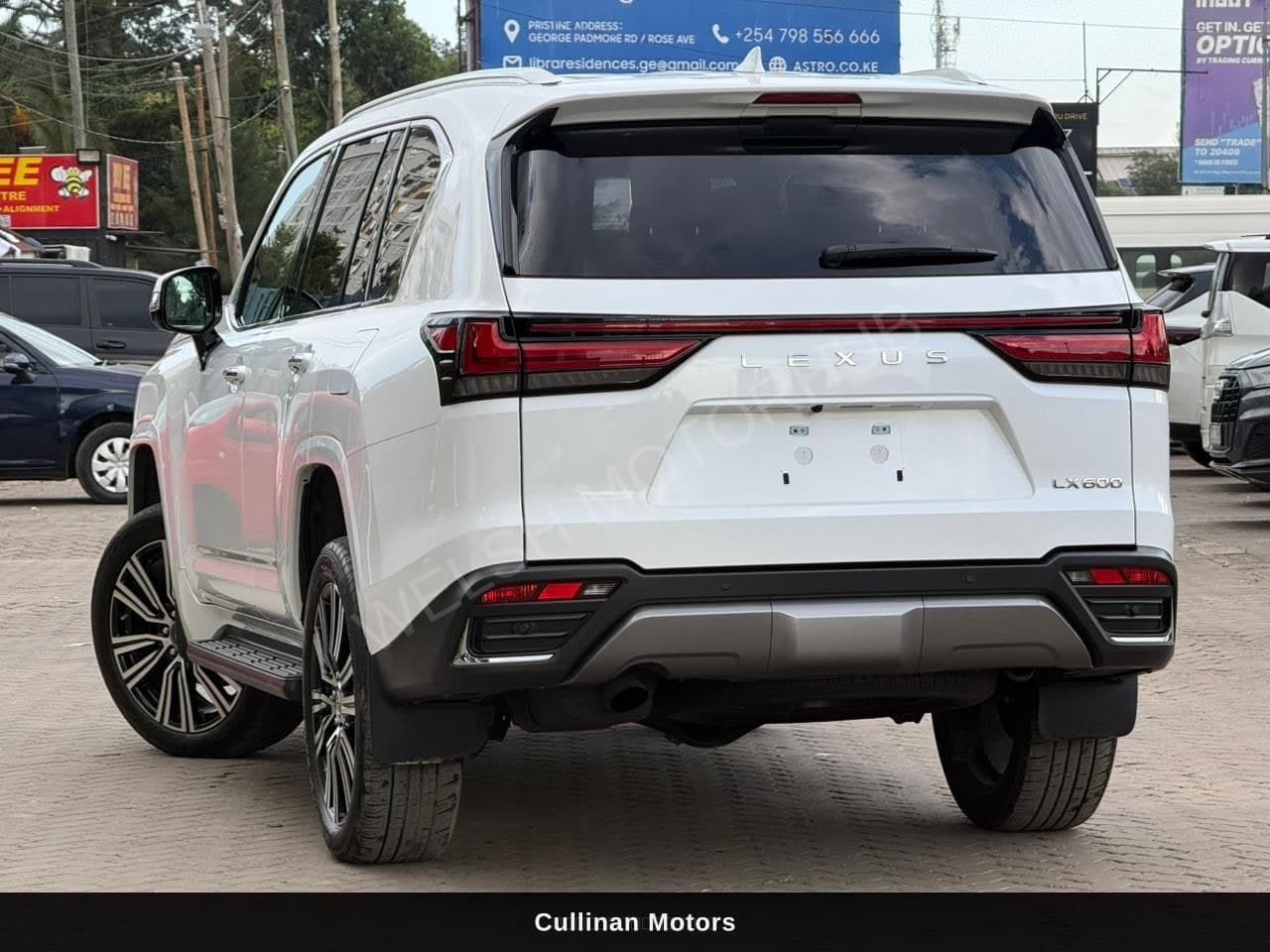 Lexus LX ( 600 )