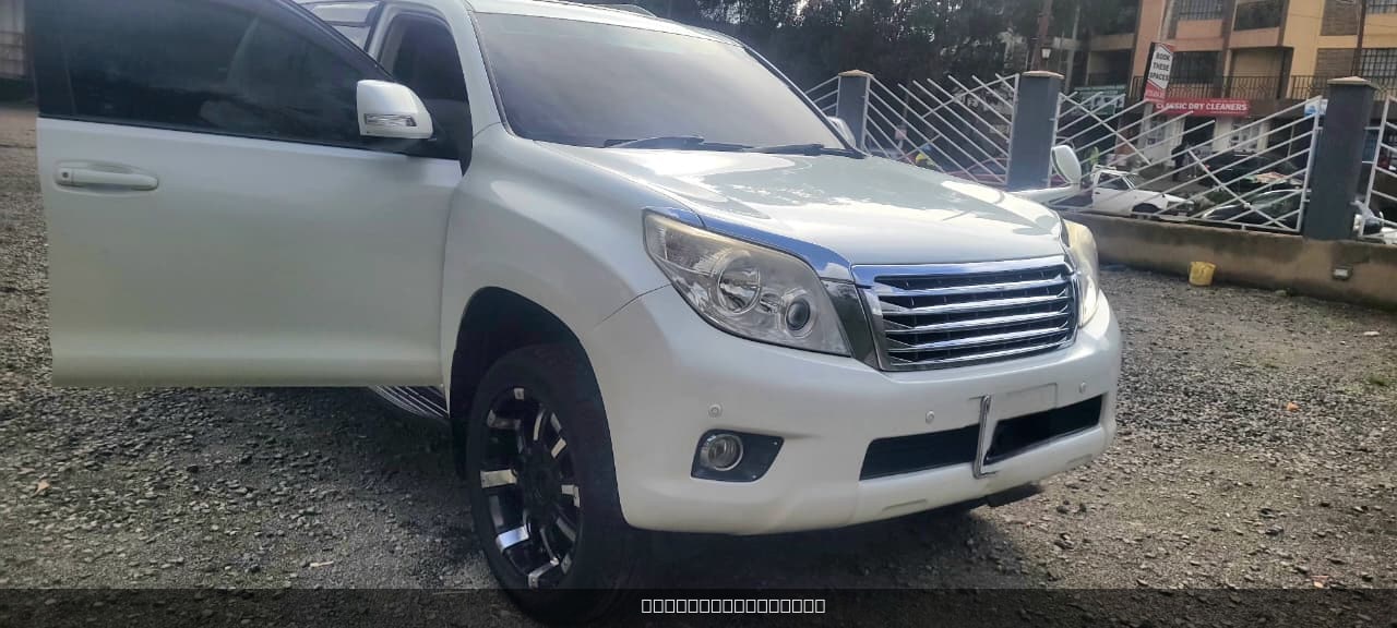 2013 Toyota Land Cruiser TX image 2