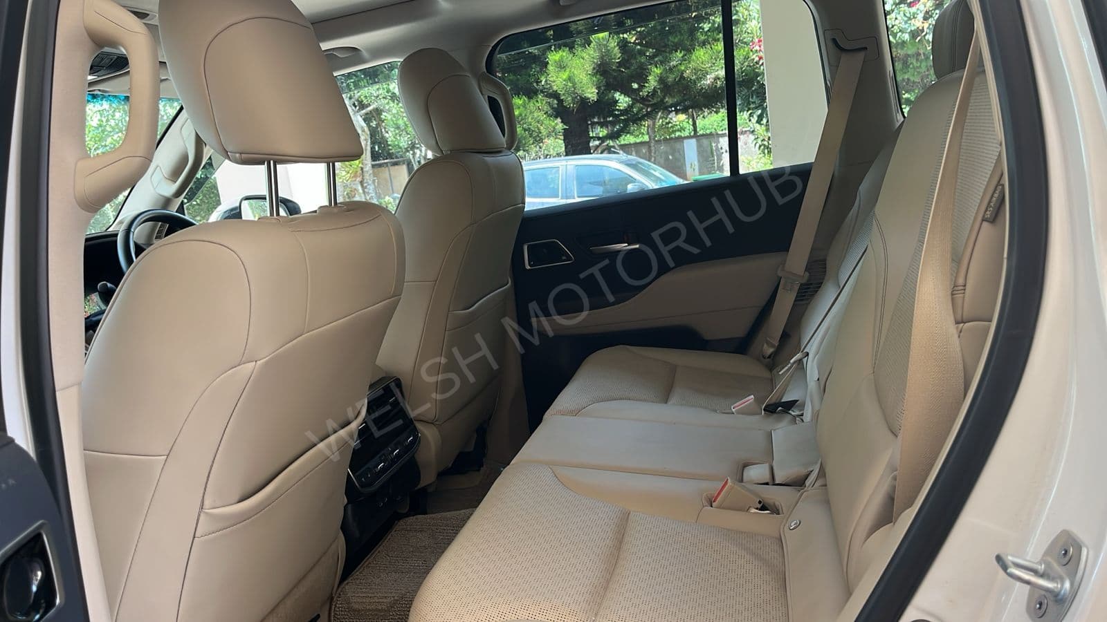 2023 Toyota Land Cruiser 300 series 3.3L Diesel Sedan, photo 3