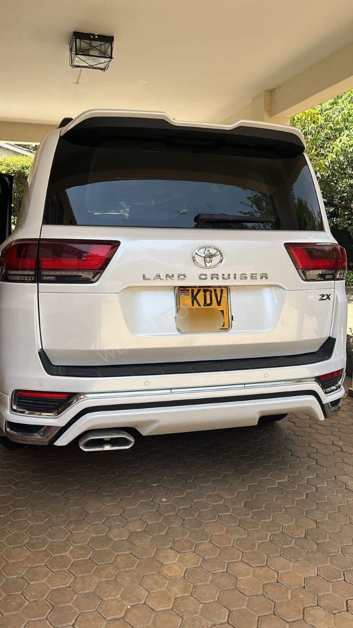 2023 Toyota Land Cruiser 300 series 3.3L Diesel Sedan, photo 7